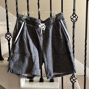 Psycho Bunny Sz M heathered-gray  sweater shorts